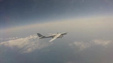 Çin'e ait 18 bombardıman uçağı, Tayvan'ın hava savunma sahasına girdi