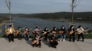 Çocuk müzisyenler İstanbul&#039;un azalan suyuna türküyle dikkati çekti