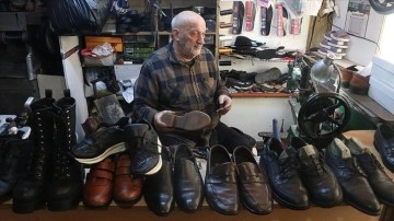 Çocukken öğrendiği ayakkabı tamirciliğinde 54 yılı geride bıraktı