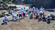 Çocuklar bir günlüğüne 'arkeolog' oldu