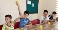 Çocuklar oyun hamuruyla geometri öğreniyor