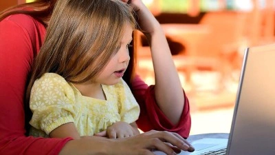 &Ccedil;ocukların &ccedil;evrim i&ccedil;i g&uuml;venliğine ilişkin &ouml;neriler hazırlayan AB &ouml;zel paneli son toplantısını ger&ccedil;ek