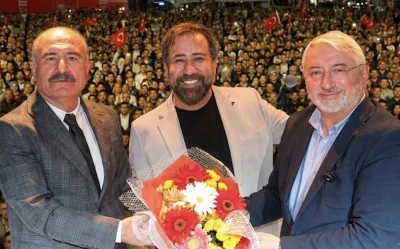 &Ccedil;orum&rsquo;da Osman &Ouml;ztun&ccedil; 15 Temmuz konserinde tarihi izdiham -Sel&ccedil;uk Aka, magazin d&uuml;nyasından yazdı-