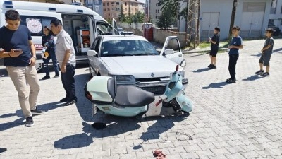 &Ccedil;orum'da otomobille &ccedil;arpışan motosikletin s&uuml;r&uuml;c&uuml;s&uuml; yaralandı