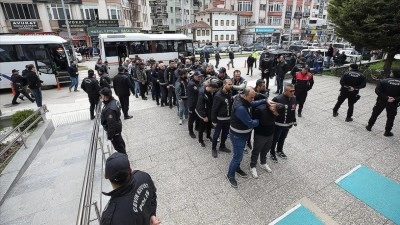 &Ccedil;orum merkezli 5 ilde d&uuml;zenlenen "Miami su&ccedil; &ouml;rg&uuml;t&uuml;" operasyonunda 21 ş&uuml;pheli tutuklandı