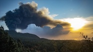 Cumbre Vieja Yanardağı&#039;nın lavları La Palma Adası&#039;nda 800 kişiyi daha evlerinden etti