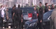 Cumhurbaşkanı Erdoğan'a cuma namazı çıkışı sevgi seli