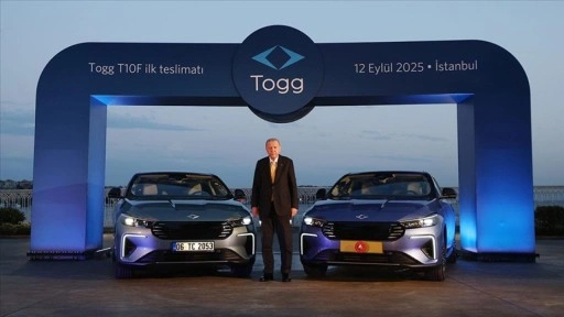 Cumhurbaşkanı Erdoğan'a Togg'un yeni modeli T10F hediye edildi