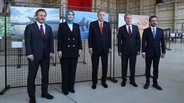 Cumhurbaşkanı Erdoğan, AA'nın "Mehmetçik: Zaferin Askerleri Sergisi"ni ziyaret etti