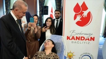 Cumhurbaşkanı Erdoğan, AK Parti'de kan bağışı kampanyasına katılanları ziyaret etti