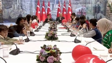 Cumhurbaşkanı Erdoğan, Bakan Özer ve beraberindeki depremzede çocukları kabul etti