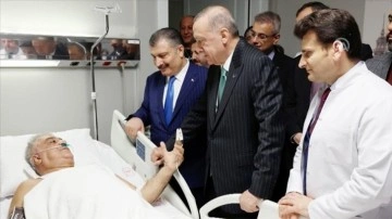 Cumhurbaşkanı Erdoğan, Binali Yıldırım'ı hastanede ziyaret etti
