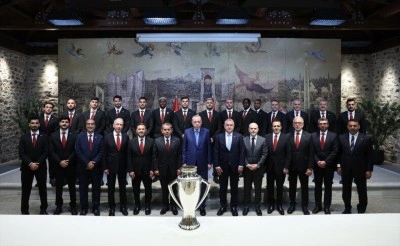 Cumhurbaşkanı Erdoğan'dan Galatasaray Futbol Takımını kabul&uuml;ne ilişkin paylaşım