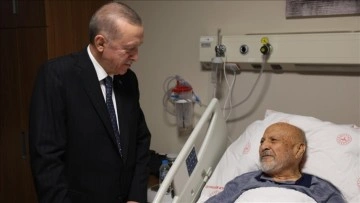 Cumhurbaşkanı Erdoğan, Devlet eski Bakanı Aksay'ı hastanede ziyaret etti