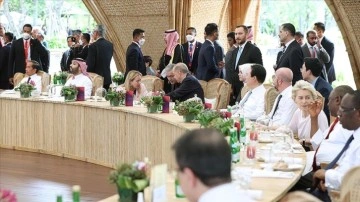 Cumhurbaşkanı Erdoğan, G20 Liderler Zirvesi'ne katılan bazı liderlerle sohbet etti