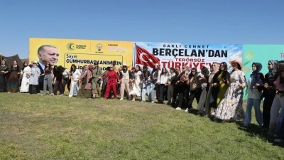 Cumhurbaşkanı Erdoğan, Hakkari'de şenliğe katılan kadınlara telefonda seslendi