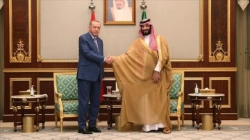 Cumhurbaşkanı Erdoğan, İİT zirvesinde liderlerle görüştü