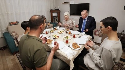 Cumhurbaşkanı Erdoğan, İstanbul&rsquo;da Kayacık ailesi ile iftar yaptı