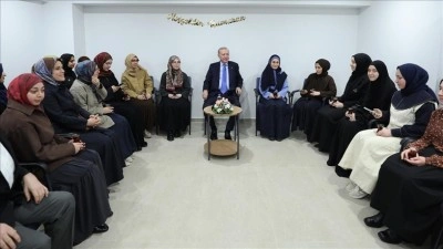 Cumhurbaşkanı Erdoğan, İstanbul'da kız &ouml;ğrenci yurdunu ziyaret etti