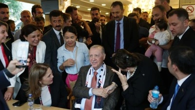 Cumhurbaşkanı Erdoğan, kafede vatandaşlarla bir araya geldi