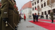 Cumhurbaşkanı Erdoğan Macaristan'da resmi törenle karşılandı