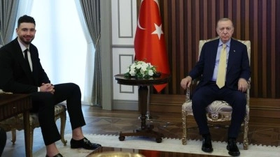 Cumhurbaşkanı Erdoğan, milli basketbolcu Alperen Şeng&uuml;n'&uuml; kabul etti