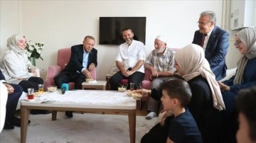 Cumhurbaşkanı Erdoğan, Ordu'da çay davetinde bulunan aileyi ziyaret etti
