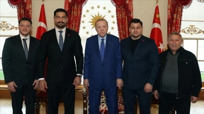 Cumhurbaşkanı Erdoğan, T&uuml;rkiye G&uuml;reş Federasyonu Başkanı Akg&uuml;l'&uuml; kabul etti