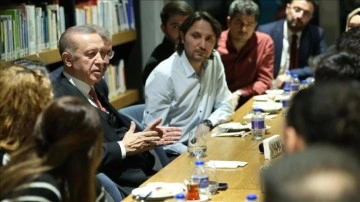 Cumhurbaşkanı Erdoğan, Üsküdar'da gençlerle sohbet etti