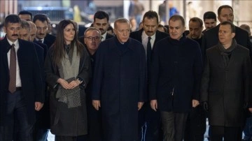Cumhurbaşkanı Erdoğan, AK Parti yeni Konferans Salonu'nda incelemelerde bulundu