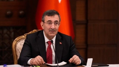 Cumhurbaşkanı Yardımcısı Yılmaz'dan karne alan &ouml;ğrencilere "kitap okuma ve spor" tavsiyesi