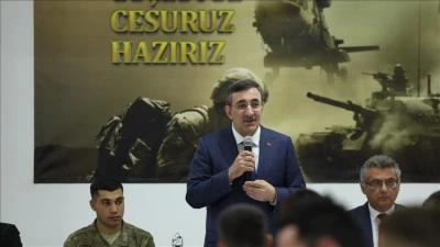 Cumhurbaşkanı Yardımcısı Yılmaz, KKTC'de Mehmet&ccedil;ikle iftar yaptı