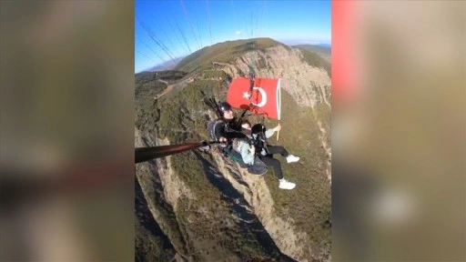 Cumhuriyet coşkusunu gökyüzünde yaşadılar