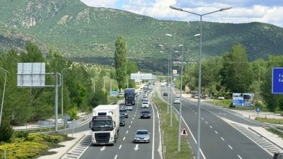 D-100 kara yolunun &Ccedil;ankırı kesiminde ağır tonajlı ara&ccedil;ların ge&ccedil;işi 1 Haziran'a kadar yasaklandı