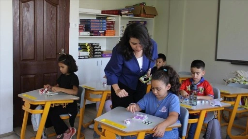 "Dahi çocuklar" atölyelerle eğlenirken öğreniyor