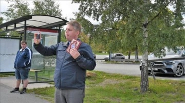 Danimarkalı ırkçı siyasetçi Paludan İsveç'te polis korumasında Kur'an-ı Kerim yaktı