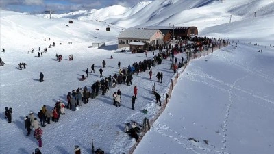 Davraz Kayak Merkezi hafta sonunda yaklaşık 24 bin kişiyi ağırladı