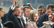 Davutoğlu istifa etti, Twitter&#039;dan ünvanlarını sildi