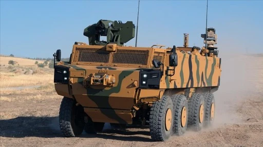 IDEF'teki tarihi geçit töreninin öncüsü PARS İZCİ, güvenlik güçleri için bir ilk