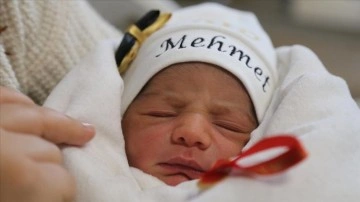 Defne Devlet Hastanesi'nde doğan ilk bebeğe "Mehmet" adı verildi