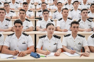 Deniz Harp Okulu'nda geleceğin donanımlı deniz subayları yetişiyor