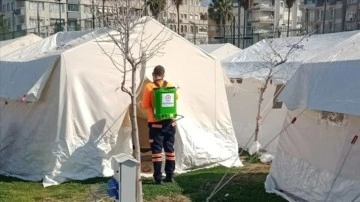 Denizli Büyükşehir Belediyesi, deprem bölgesinde temizlik çalışması yapıyor