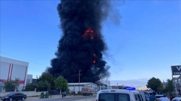 Denizli'de geri dönüşüm depolama tesisinde yangın çıktı