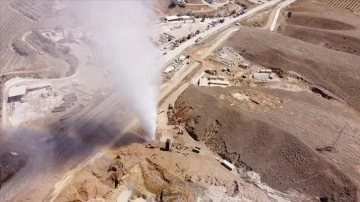 Denizli'de patlama meydana gelen jeotermal kuyunun kapatılması çalışmaları sürüyor