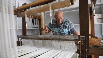 Denizlili dokuma ustası 56 yıldır dedesinden miras el tezgahının başında