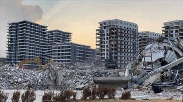 Deprem bölgesinde yıkılamayan binalarla ilgili yargıda "hızlı karar" sürecine geçilecek