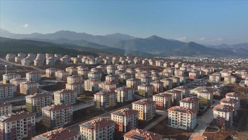 Deprem b&ouml;lgesinin en k&uuml;&ccedil;&uuml;k hak sahibi yeni yuvasında