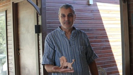 Deprem günü açacağı atölyesi yıkılan ahşap ustası Kültür ve Sanat Çarşısı'nda moral buldu