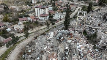 Depremde 16 kişinin öldüğü binada mevzuat hükümlerine yeterince uyulmamış