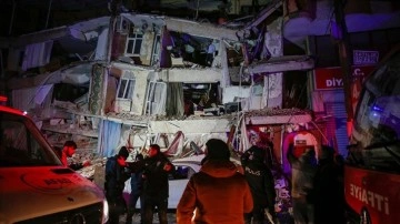 Depremde 76 kişi hayatını kaybetti, 440 kişi yaralandı